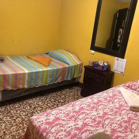 Hotel Alma Maya Antigua Buitenkant foto