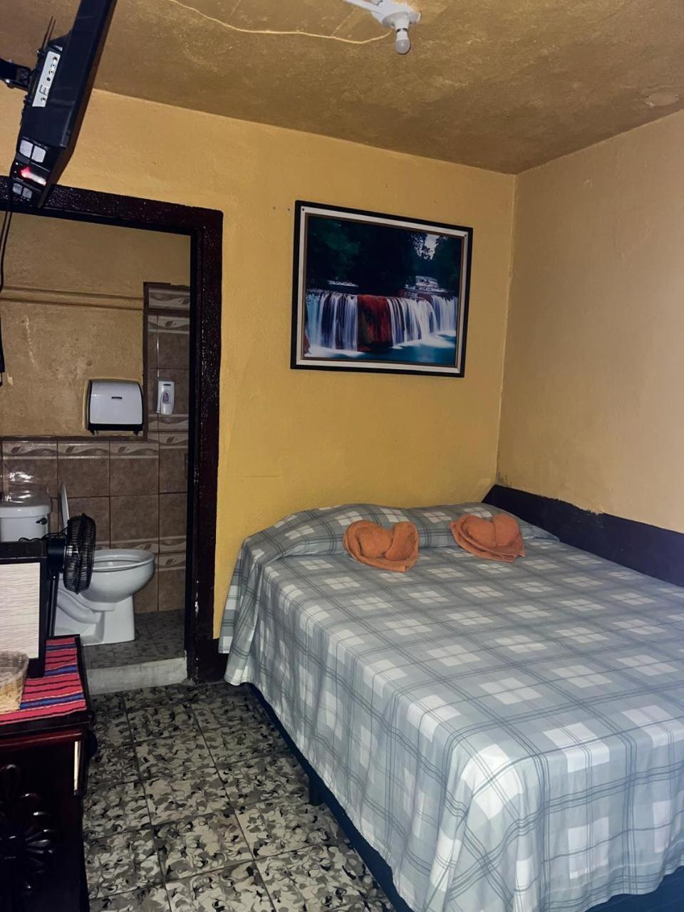 Hotel Alma Maya Antigua Buitenkant foto