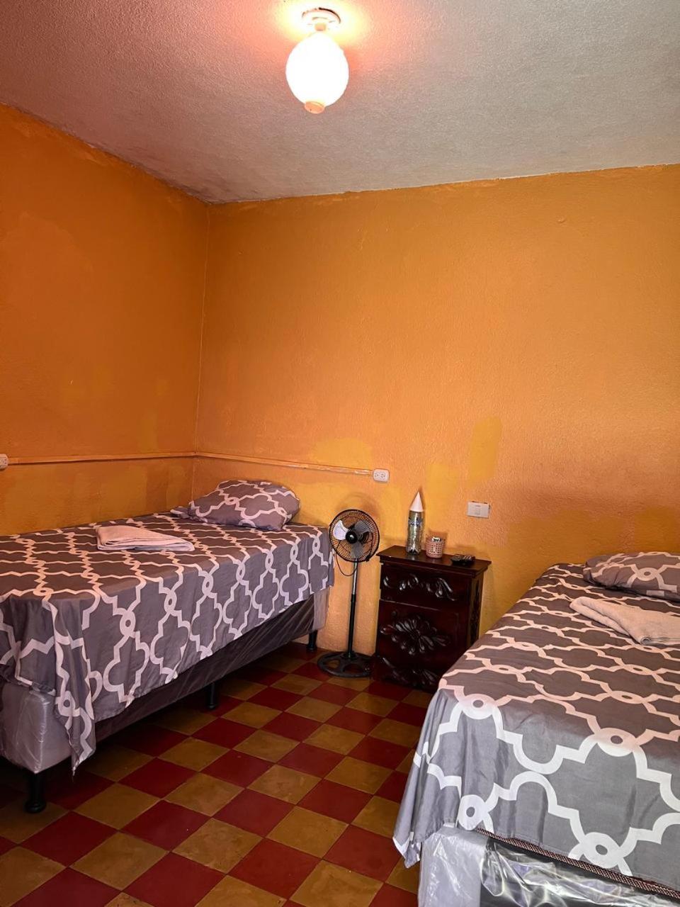 Hotel Alma Maya Antigua Buitenkant foto