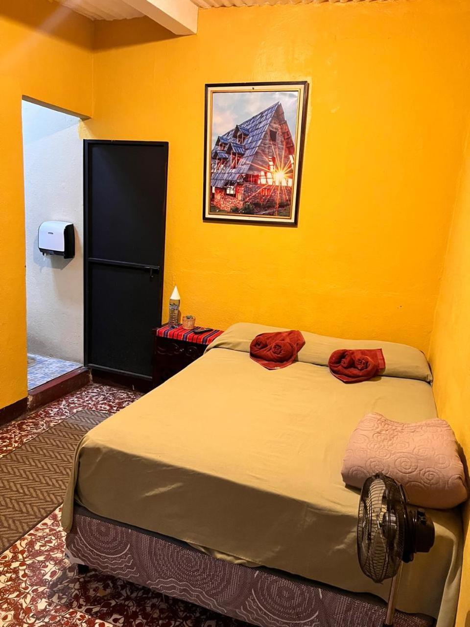 Hotel Alma Maya Antigua Buitenkant foto