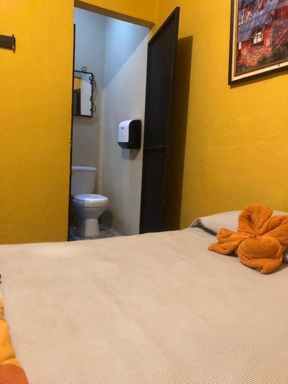 Hotel Alma Maya Antigua Buitenkant foto