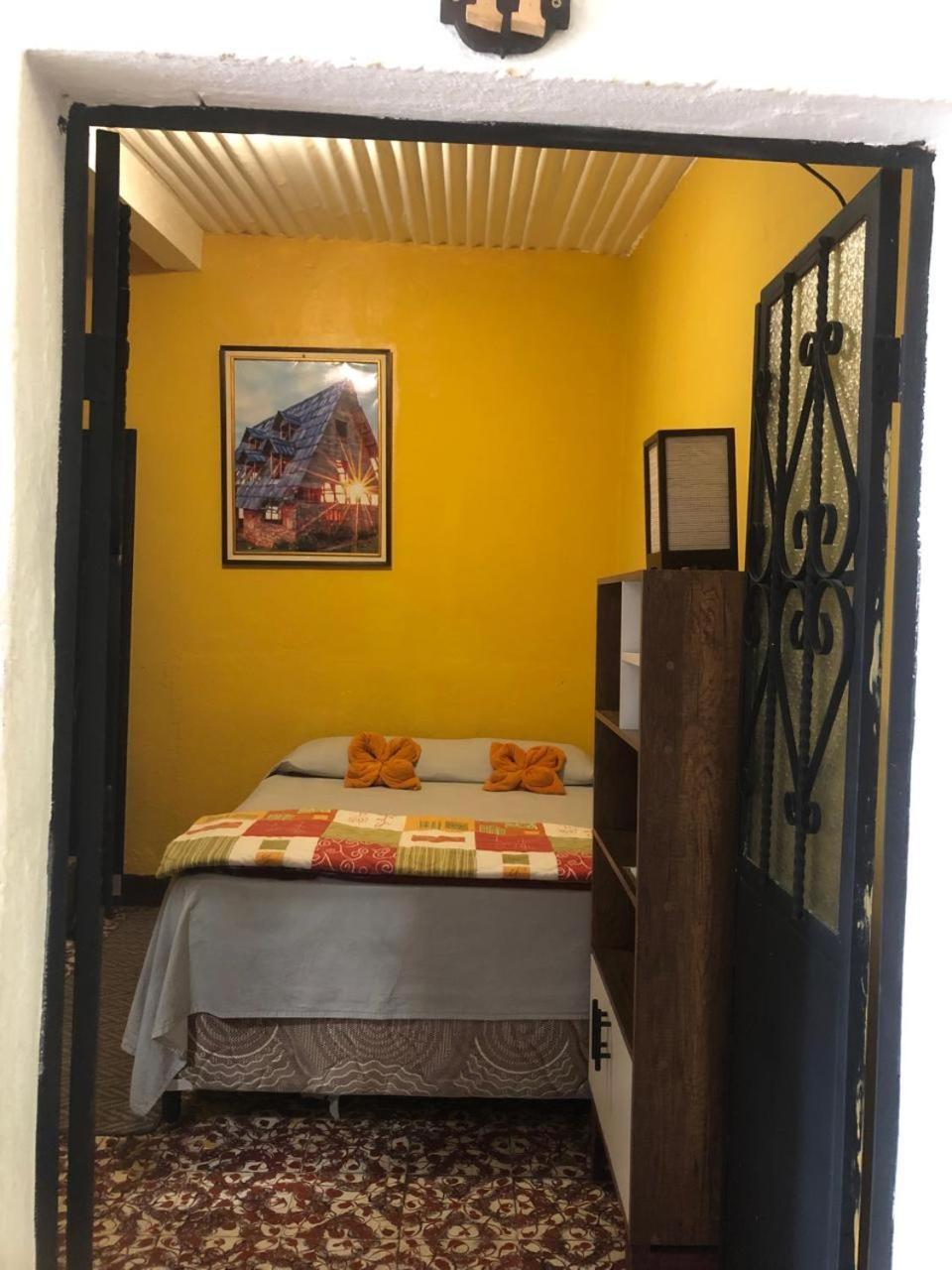 Hotel Alma Maya Antigua Buitenkant foto
