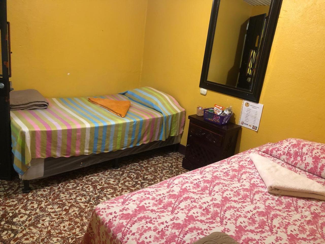 Hotel Alma Maya Antigua Buitenkant foto