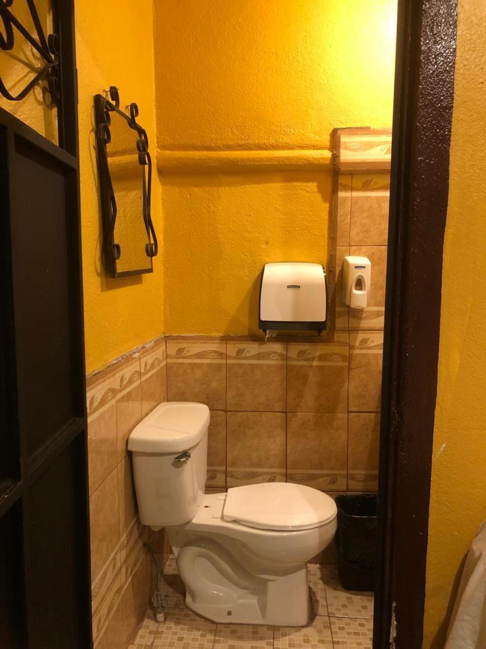 Hotel Alma Maya Antigua Buitenkant foto